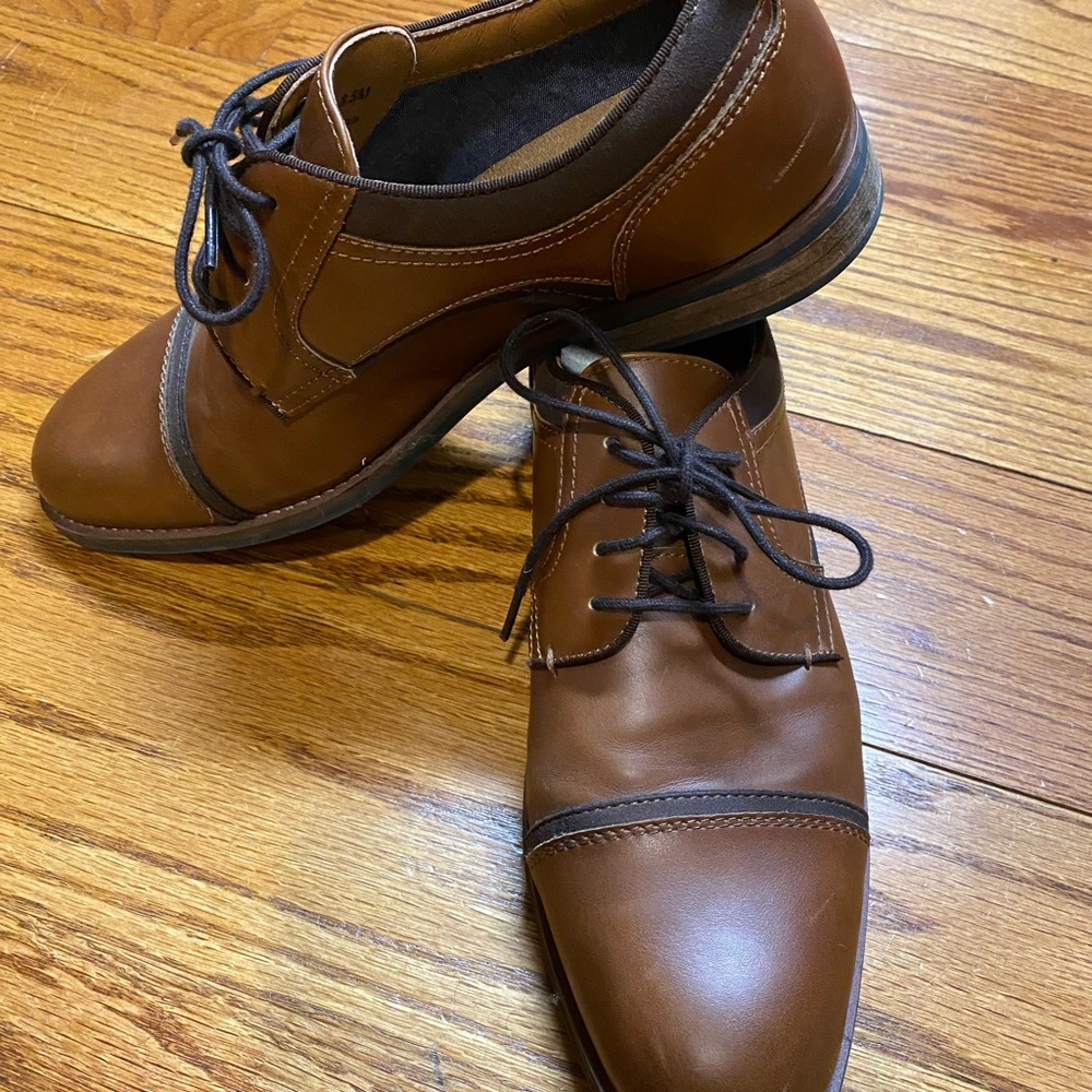 Men’s Docker dress shoes size 8.5.